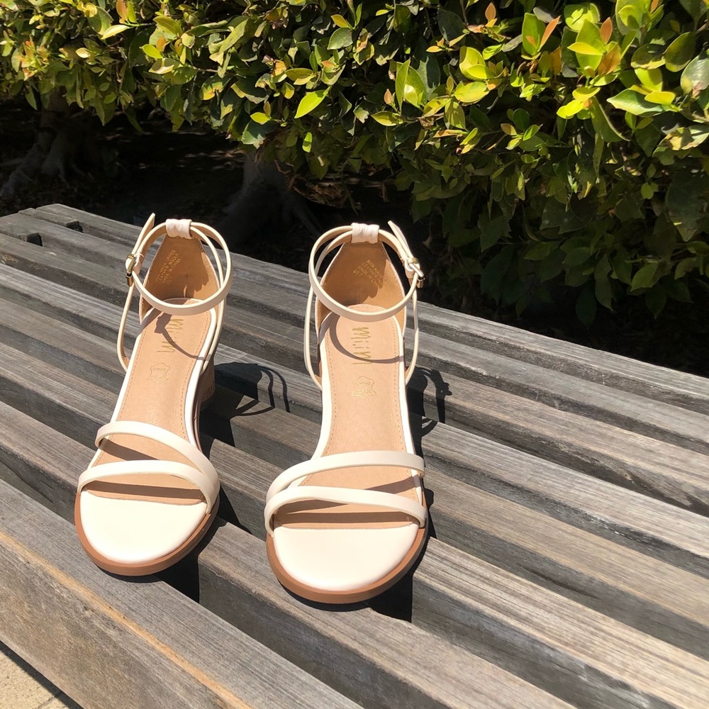 Roselyn Ivory Sandals Size 7.5